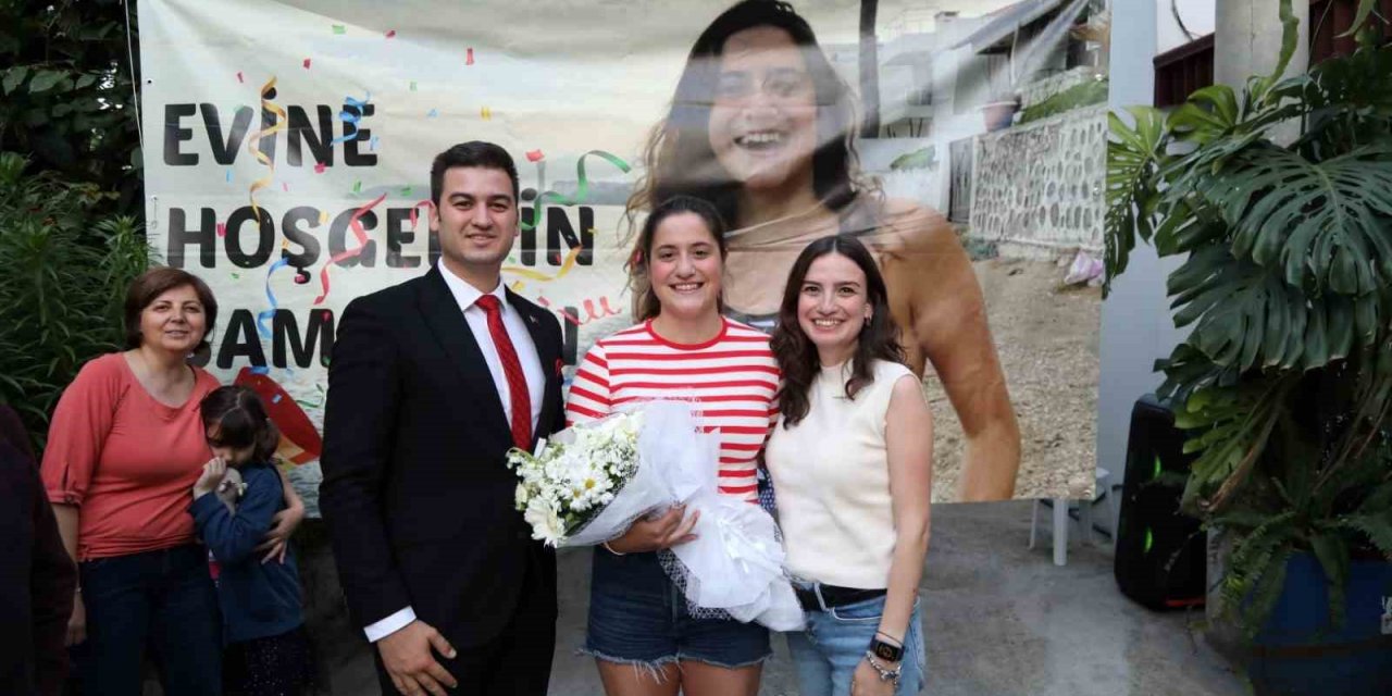 Başkan Mandalinci, milli yüzücü Türkoğlu ile görüştü ziyaret