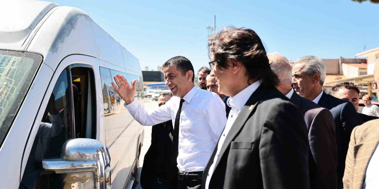 Başkan Çavuşoğlu, Kale ve Tavas ilçe başkanlarıyla görüştü