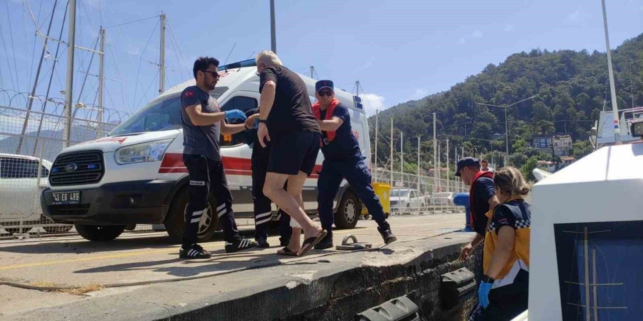 Gezi teknesinde yaralanan vatandaşa Sahil Güvenlik’ten tıbbi tahliye