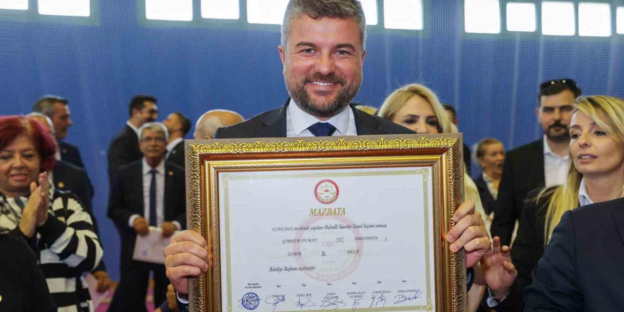 Buca’da Başkan Duman mazbatasını aldı