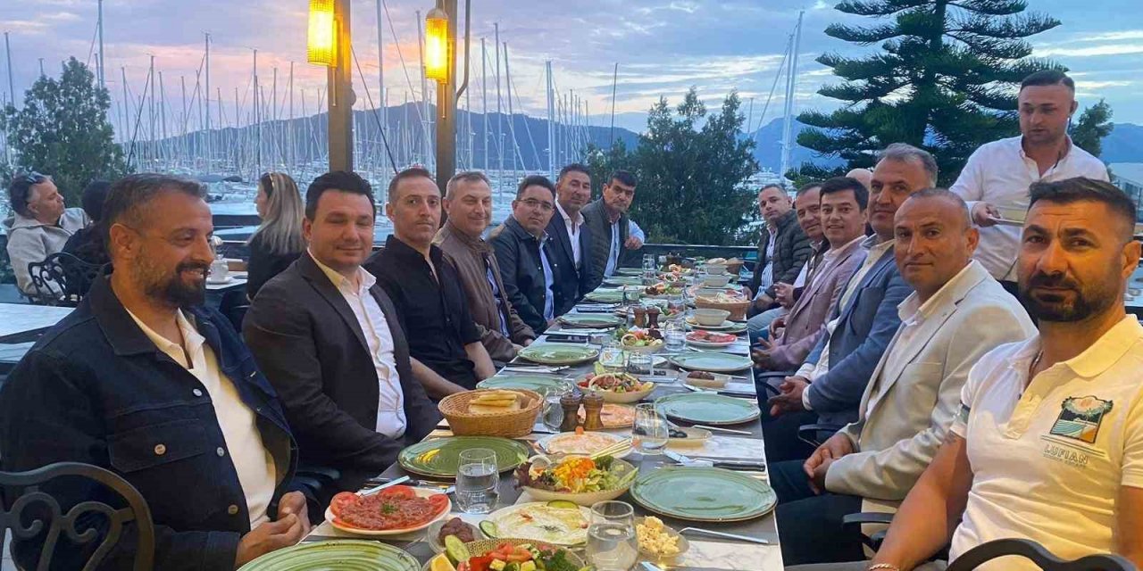 Marmaris Su sporları Kooperatifi ilçe protokolü ile iftarda buluştu