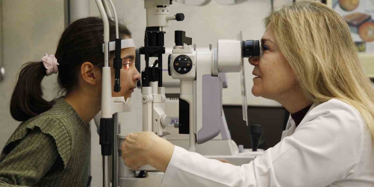 İzmir’de ilkokul öğrencilerine ara tatilde göz taraması