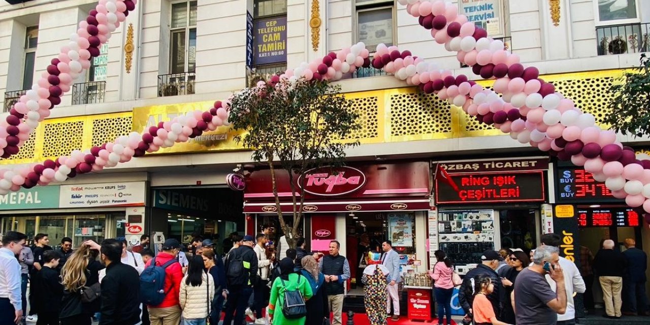 Tuğba Kuruyemiş, İstanbul’daki 8. şubesini halkla buluşturdu