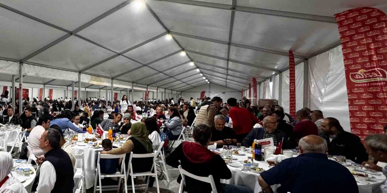 Lezita ailesi geleneksel iftar sofralarında buluştu
