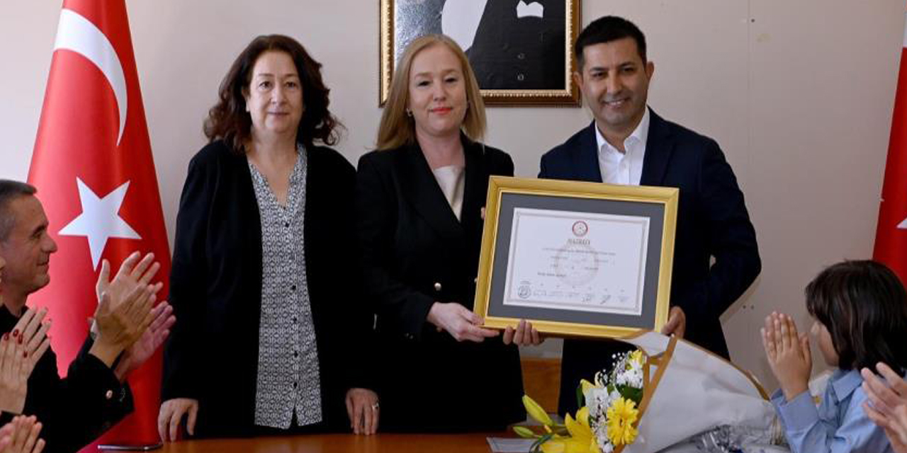 Başkan Günel, mazbatasını aldı
