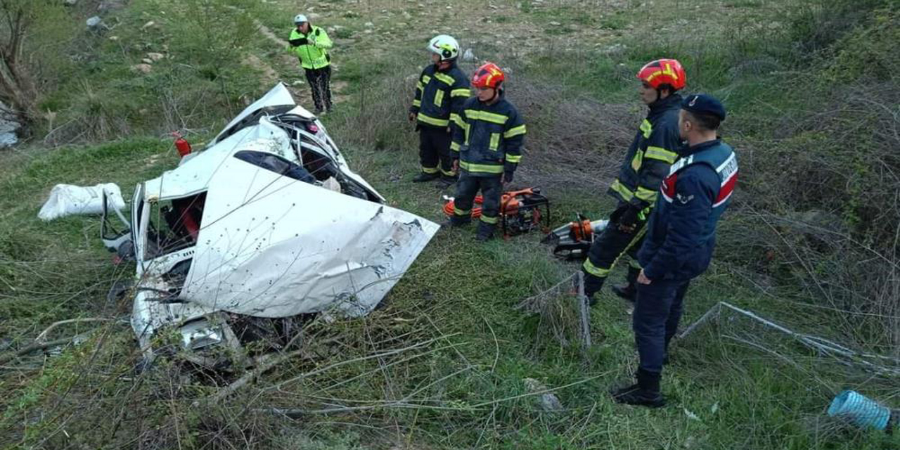 Motosiklet ile otomobilin karıştığı kazada 3 kişi öldü