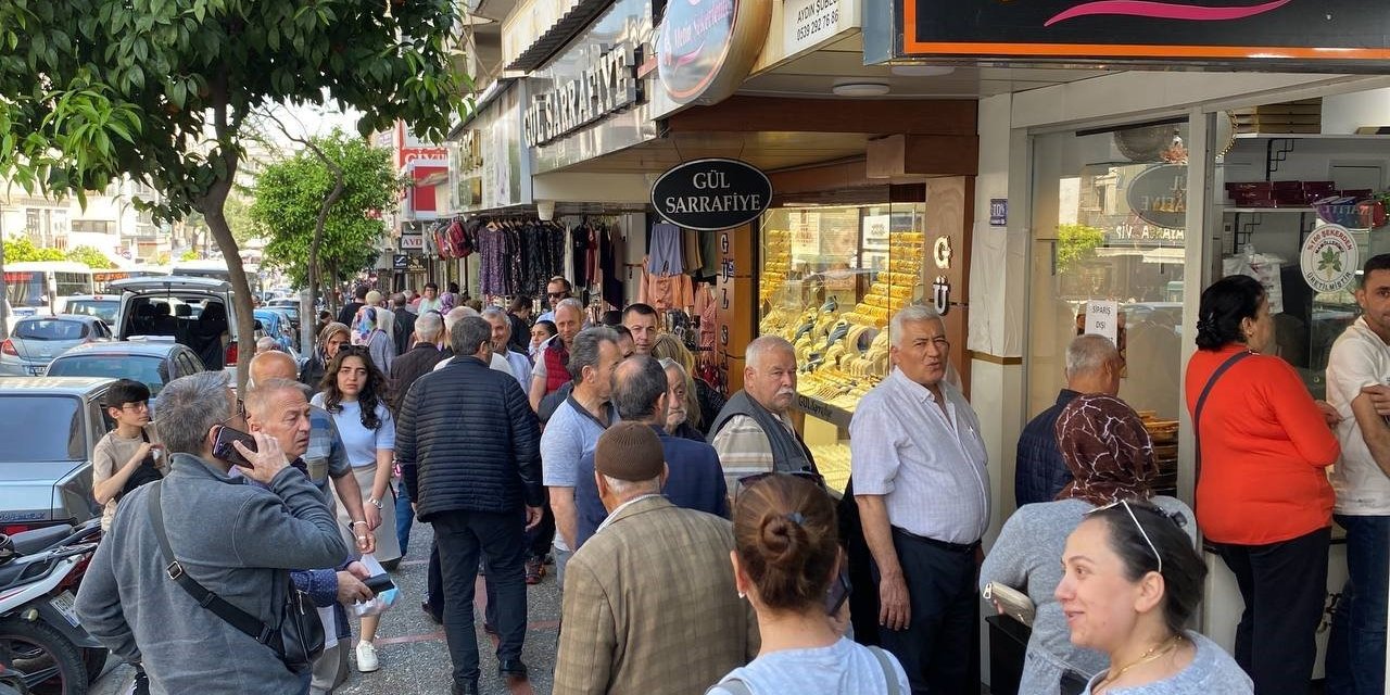 Aydın’da bayram manzarası değişmedi tatlıcılarda kuyruk oluştu