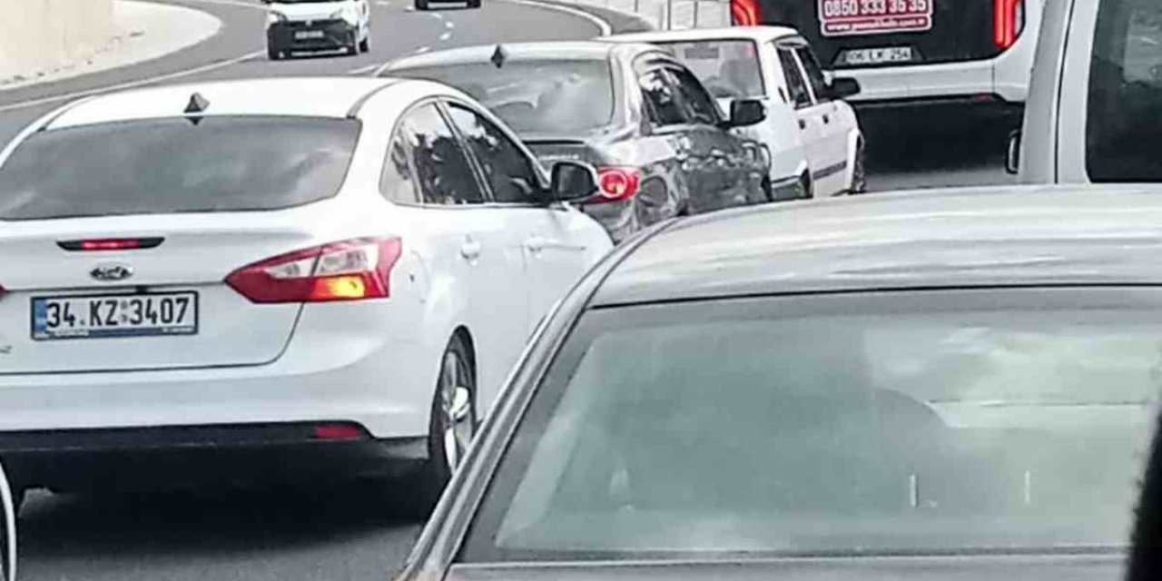 Denizli - Antalya karayolunda bayram trafiği yaşanıyor