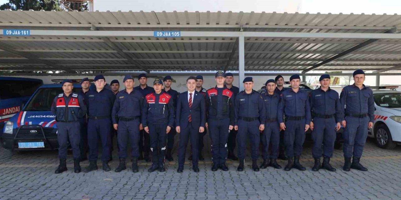 Kaymakam Gündoğdu bayramı görevi başında geçirenleri unutmadı