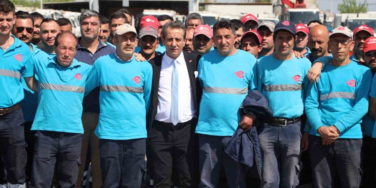 Başkan Yetişkin bayramda çalışma arkadaşlarını unutmadı