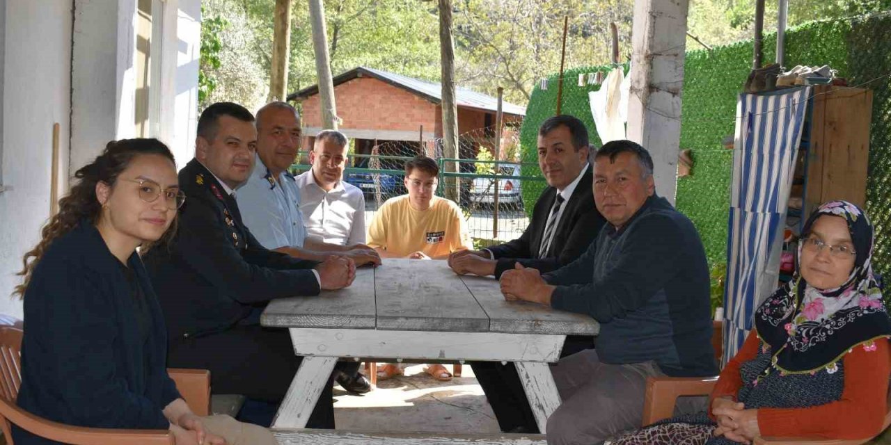 Kaymakam Yakuta şehit aileleri ile bayramlaştı