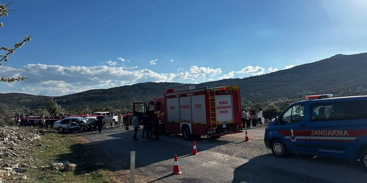 İki aracın çarpıştığı kazada karı koca öldü, kızları ağır yaralı