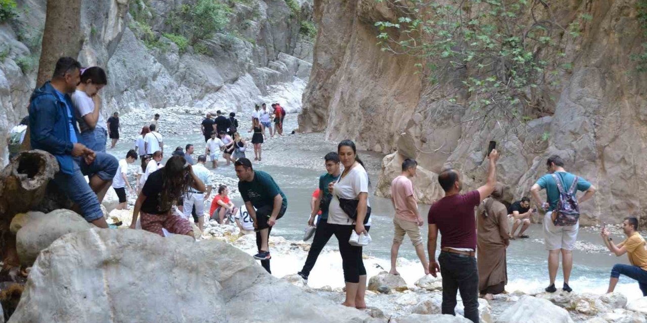 Saklıkent Kanyonu’nda bayram yoğunluğu yaşandı