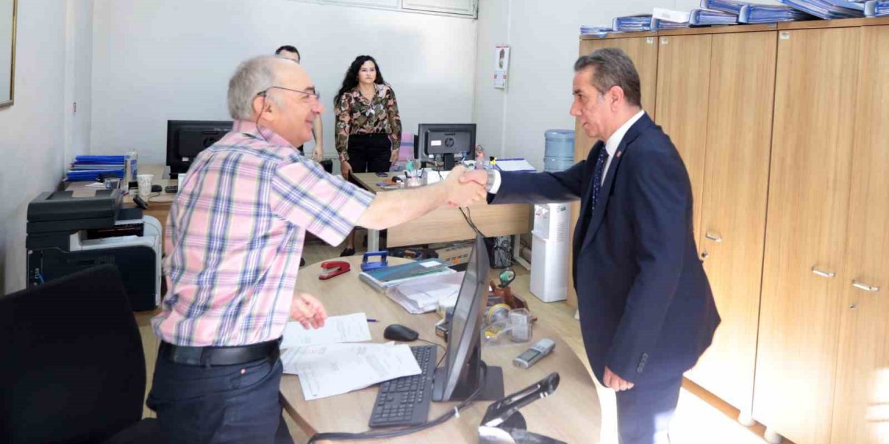 Başkan Yetişkin mesaiye personeli ile bayramlaşarak başladı