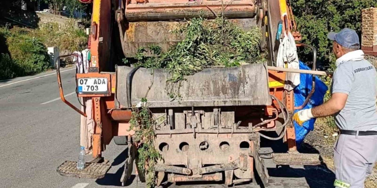 Belediye ekiplerinden bayram temizliği