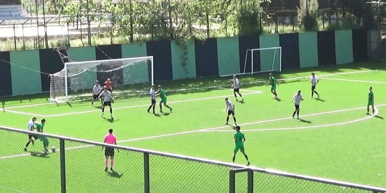 Denizlispor’un gençleri play off’lara kaldı