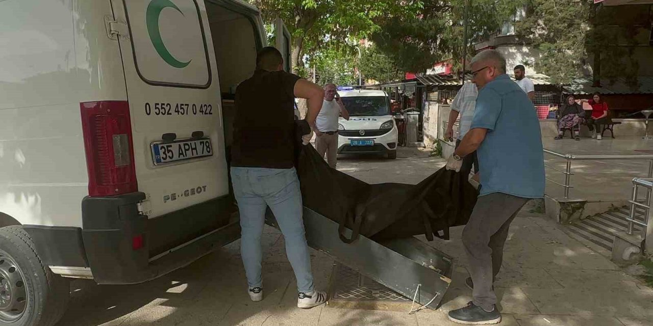 Yalnız yaşayan adam evinde ölü bulundu