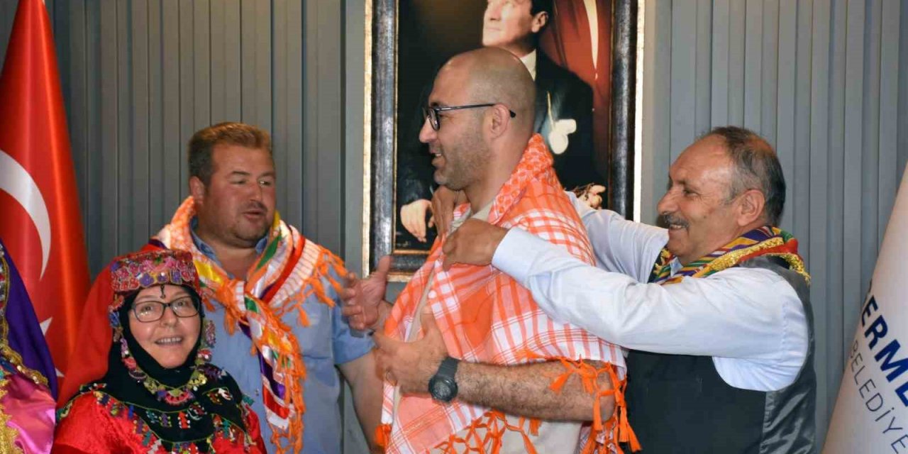 Başkan Zencirci’ye yağlık hediye edildi