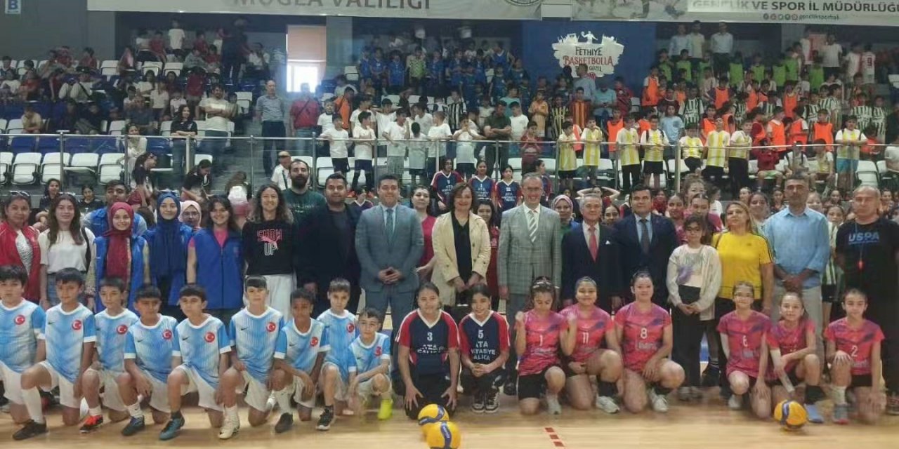 Fethiye’de spor şenliği renkli görüntülere sahne oldu