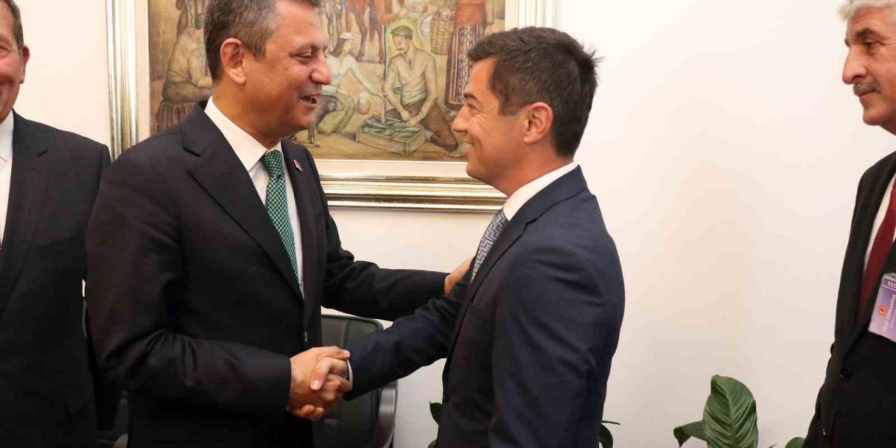 Başkan Ünlü, CHP Genel Başkanı Özel ile görüştü