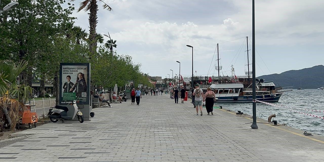 Marmaris’te güneş yerini rüzgara bıraktı