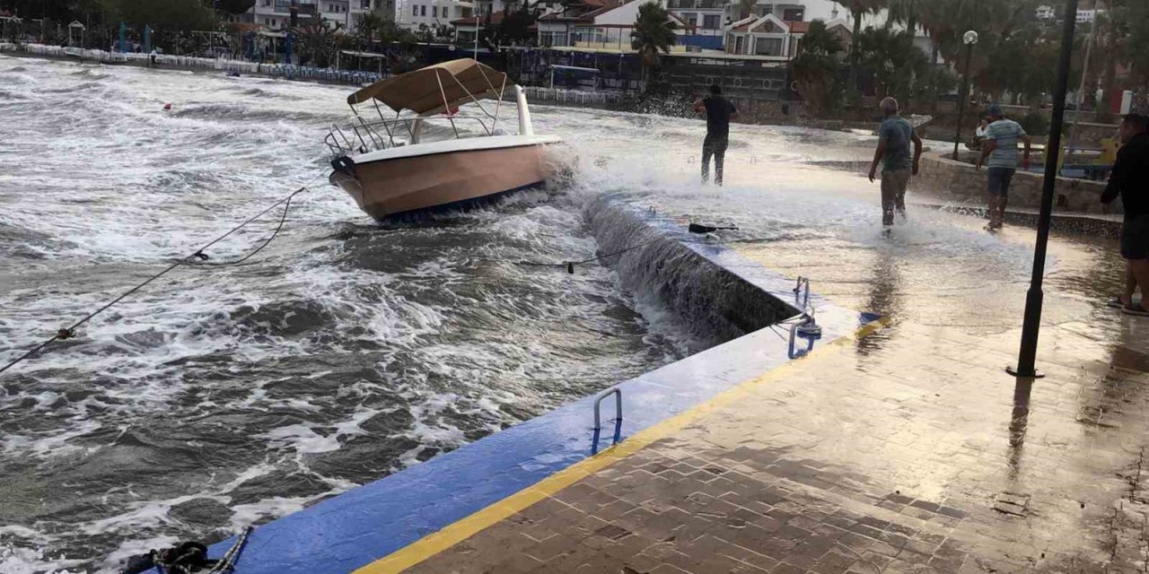 Datça’da tekneler büyük tehlike atlattı