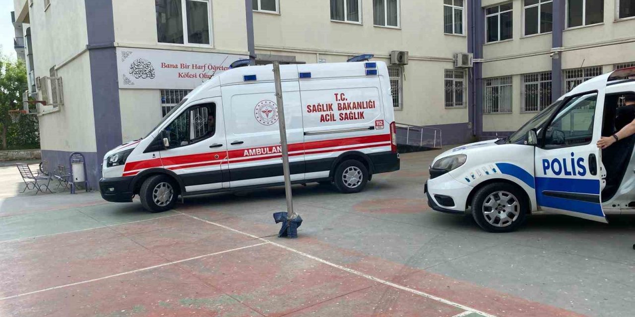 Merdivenden düşen öğrenci yaralandı