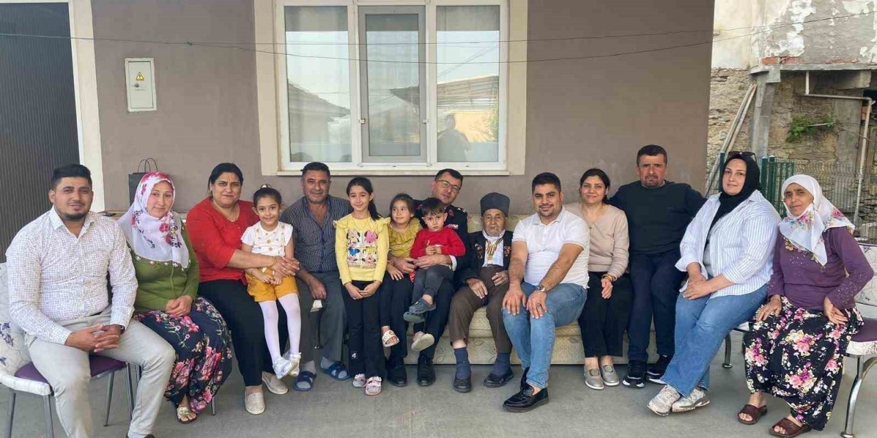 Jandarma Kore Gazisi Tetik’i yalnız bırakmadı