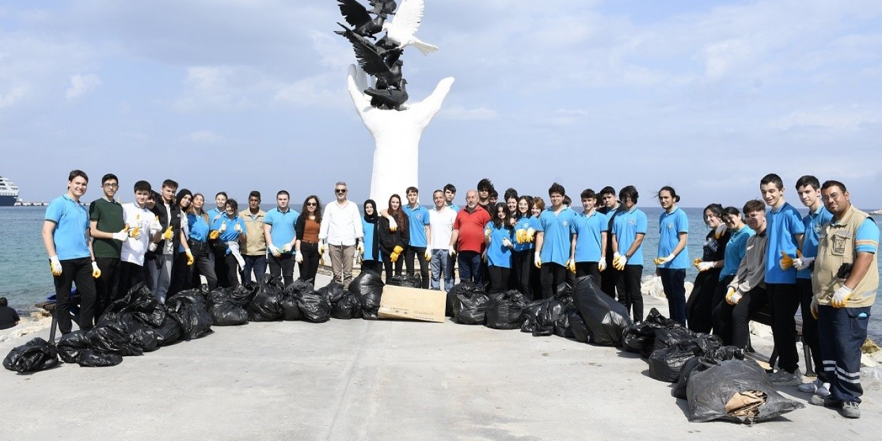 Kuşadası’nda kıyı temizliği yapıldı