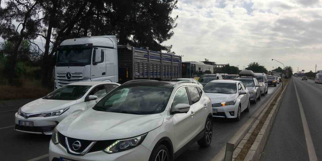 Otoyola girişler kapanınca trafik kitlendi