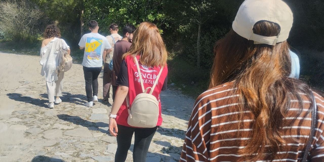 Gençler, doğayla iç içe bir gün geçirdi