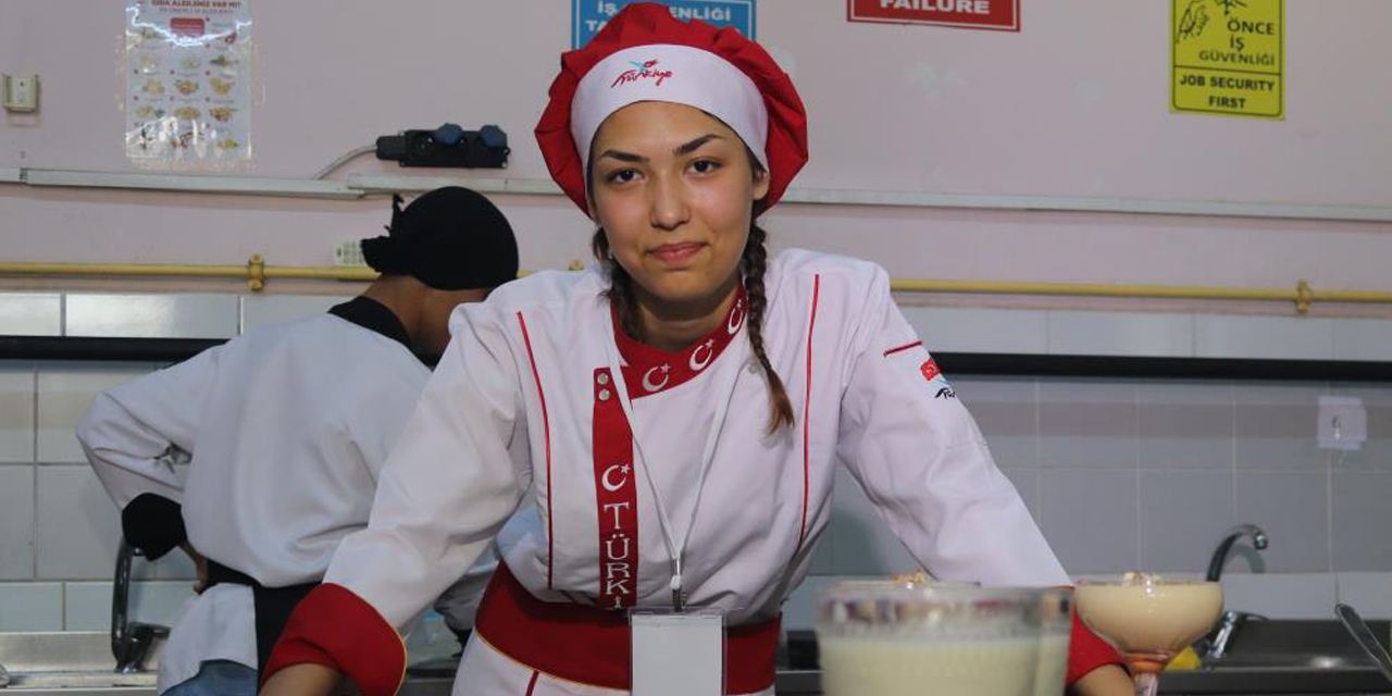 Lise öğrencileri yemek yarışmasında hünerlerini sergiledi