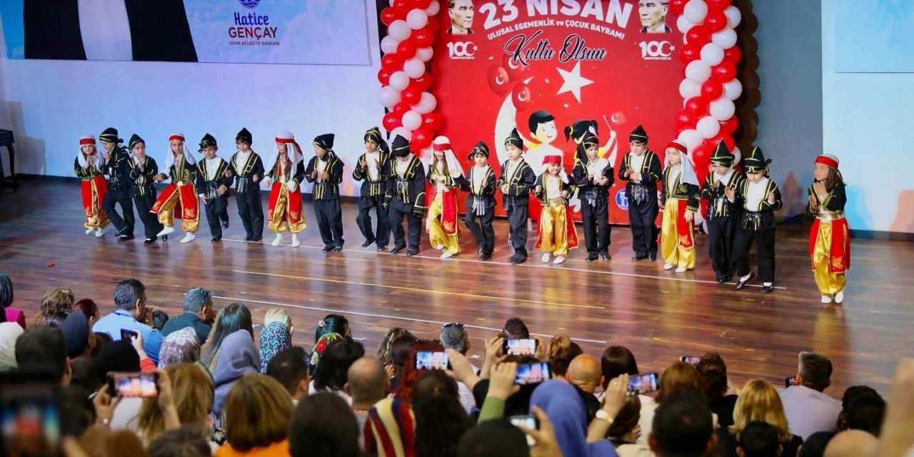 Didim’de kreş öğrencileri 23 Nisan’ı erken kutladı