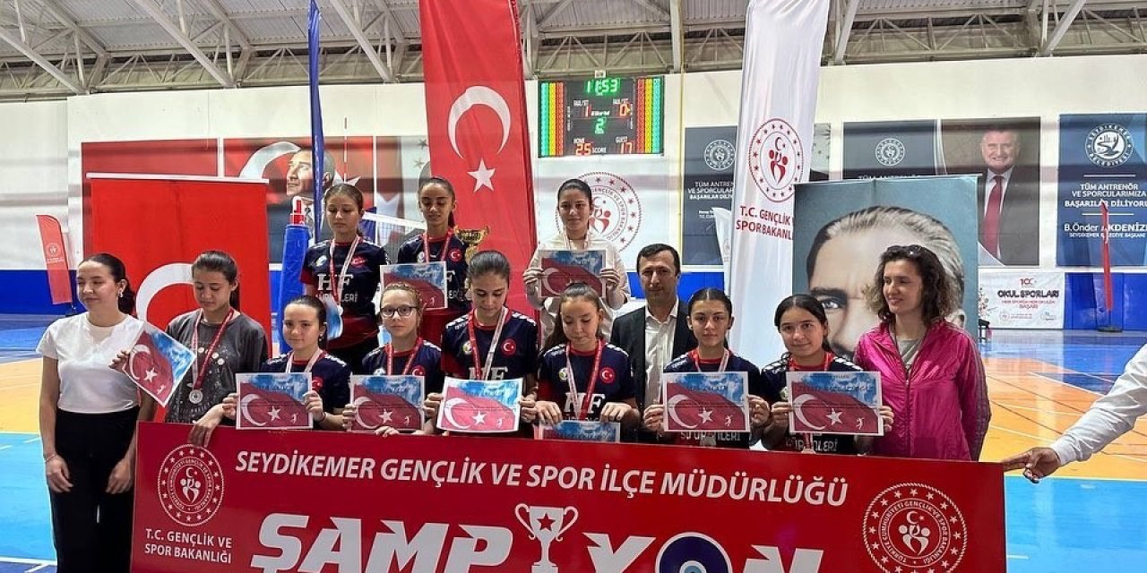 Seydikemer’de voleybol turnuvasında şampiyonlar belli oldu
