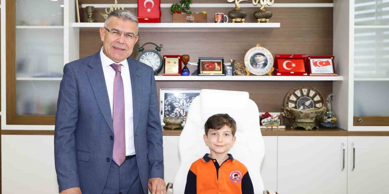 Başkan Güler koltuğunu çocuklara emanet etti