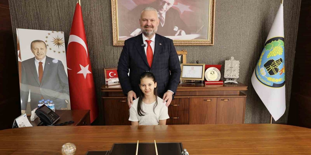 Başkan Pehlivan koltuğunu Aybüke’ye devretti