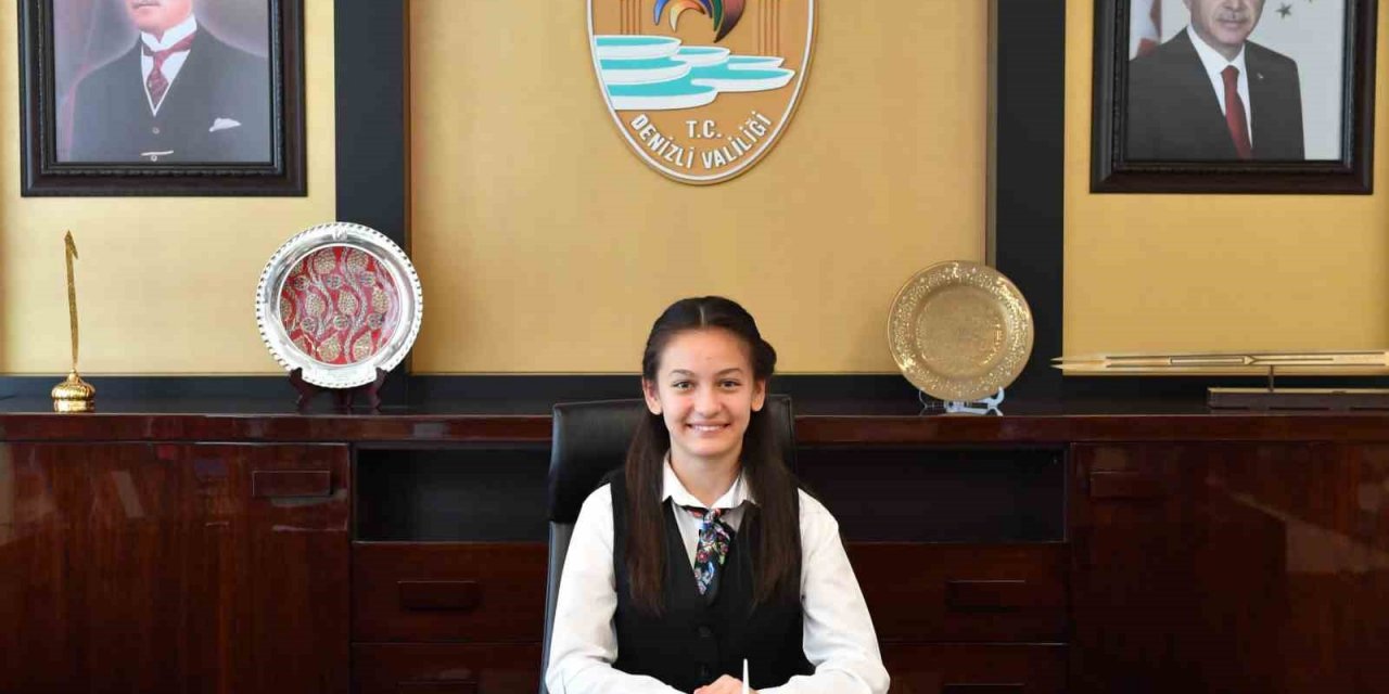 Vali Coşkun makamını 7. sınıf öğrencisi Zeynep’e devretti