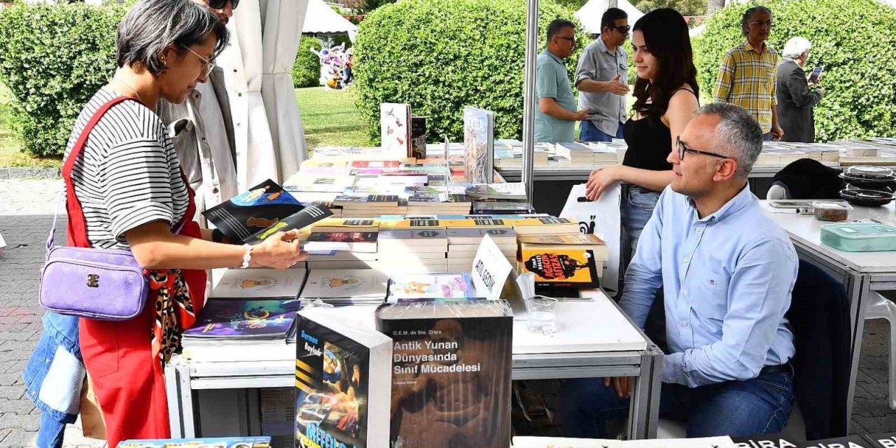 İzmir Kitap Fuarı kitapseverlerin Kültürpark özlemini giderdi