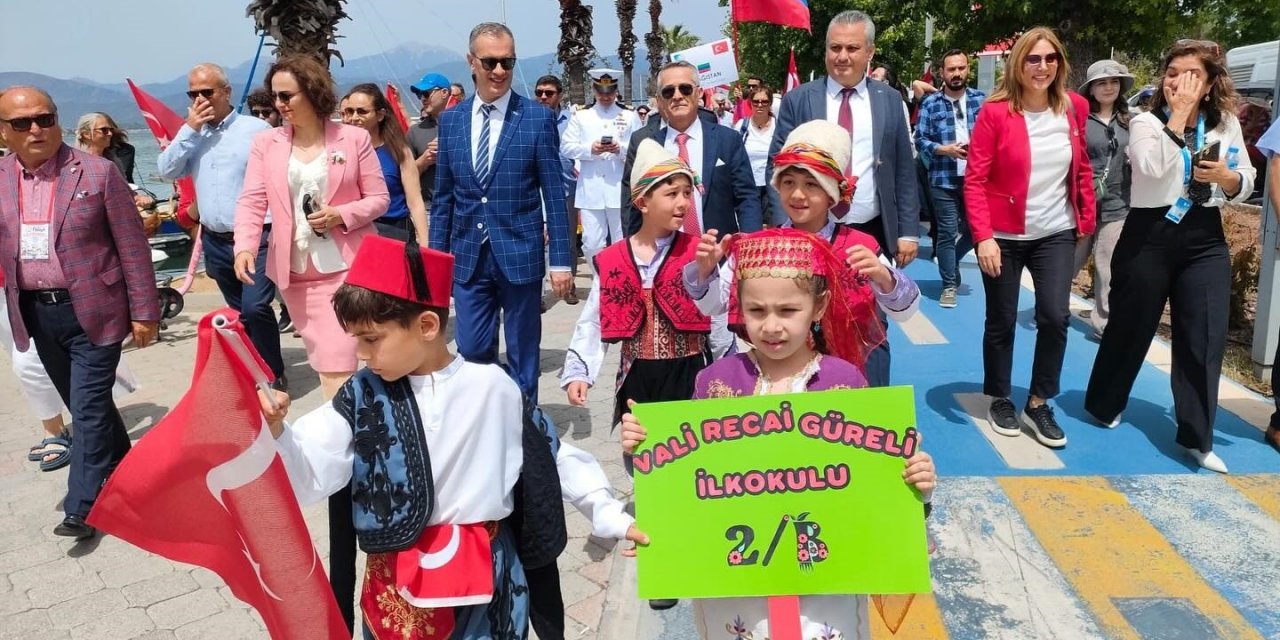 Fethiye’de 23 Nisan kortej ve şöleni büyük ilgi gördü
