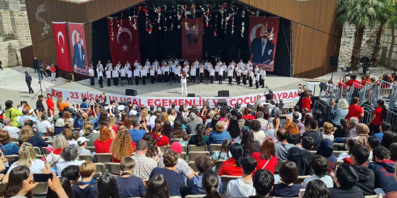 Bodrum Kalesi’nde coşkulu 23 Nisan kutlaması