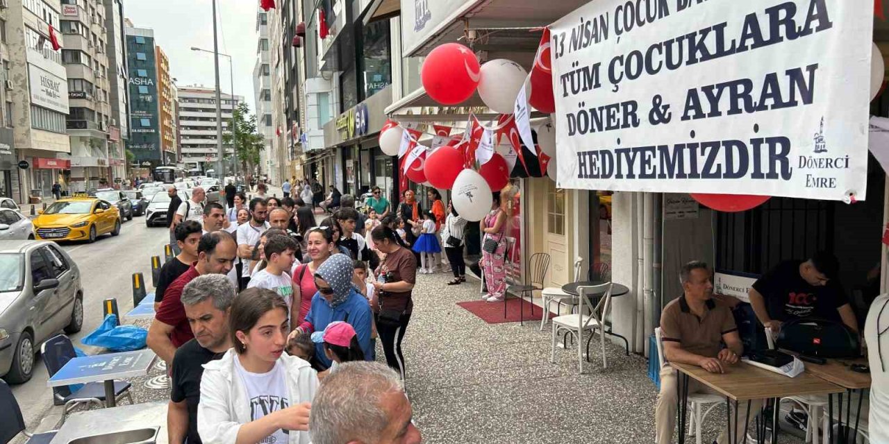 Çocuklar bu dönerciden mutlu döndü