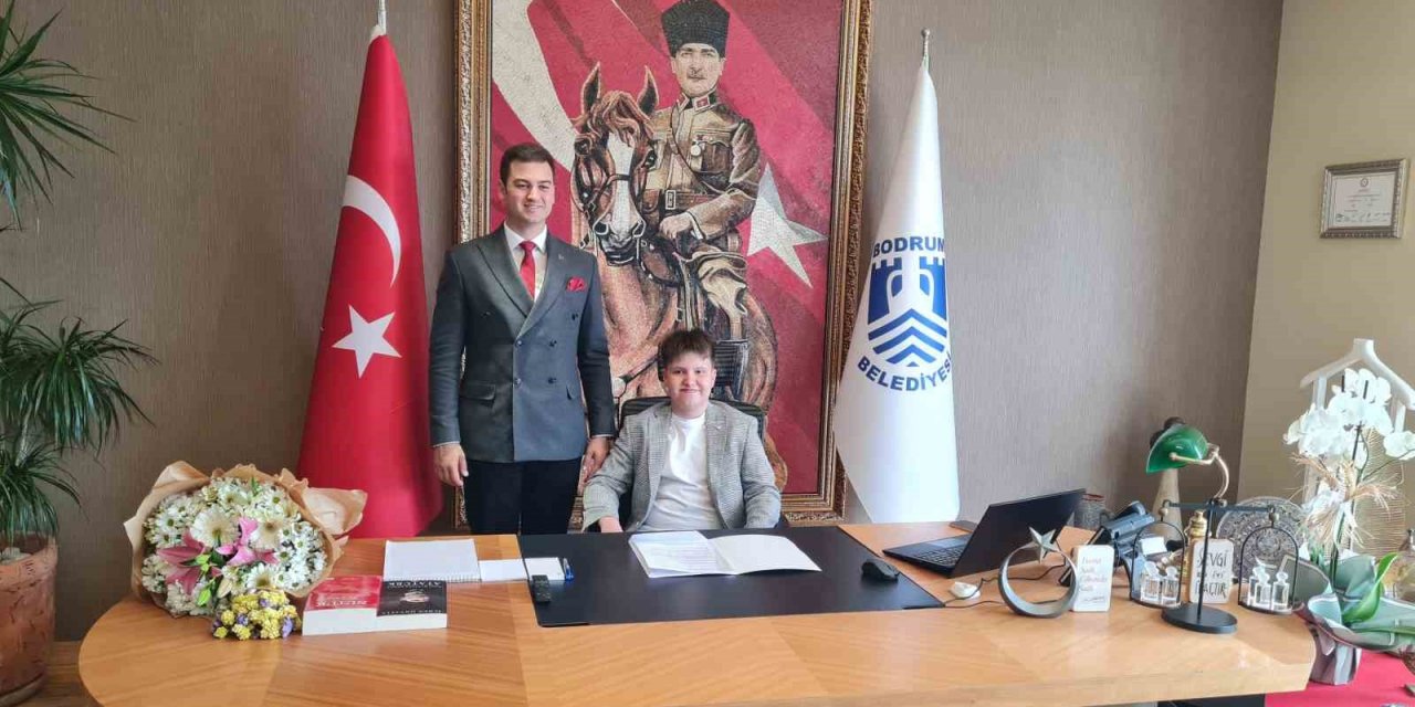 Başkan Mandalinci, Makam koltuğunu temsili olarak devretti