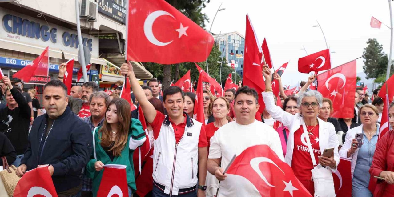 Marmaris’teki 23 Nisan kortejinde 104. yıl coşkusu