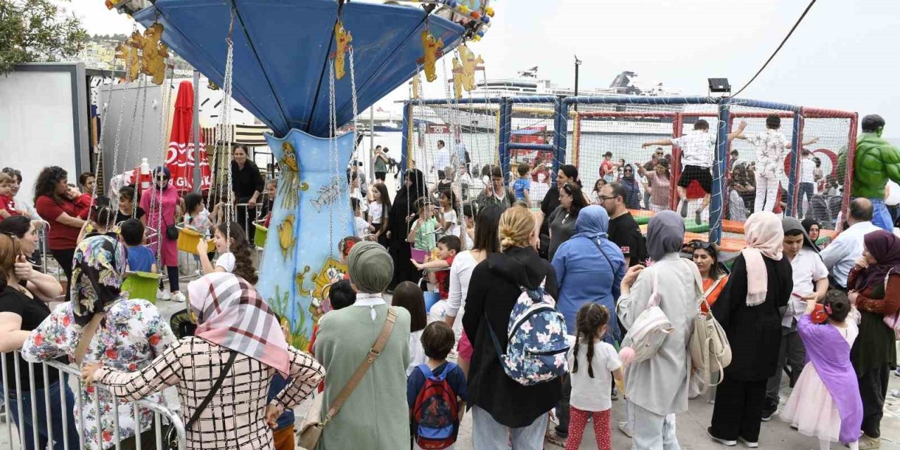 Kuşadası’nda çocukların 23 Nisan coşkusu devam ediyor