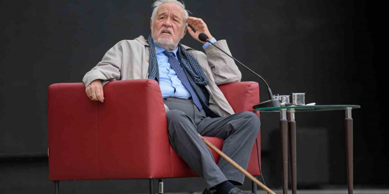 Prof. Dr. İlber Ortaylı İZKİTAP Fest’e konuk oldu