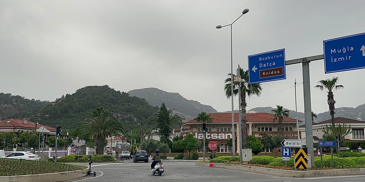 Çöl tozu Marmaris’e ulaştı