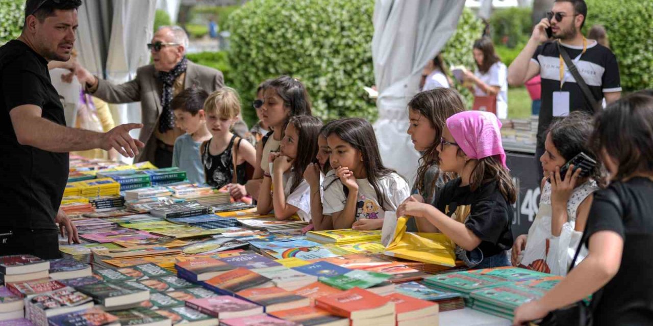 İZKİTAP Fest baharın coşkusuyla devam ediyor