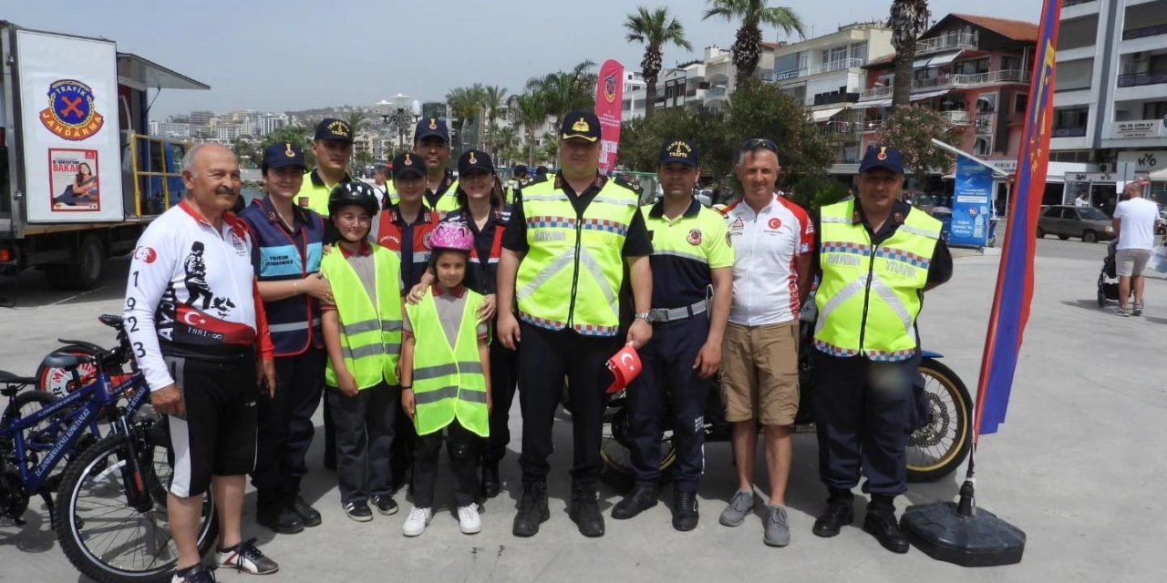 Jandarma ekipleri vatandaşları bilgilendirmeye devam ediyor