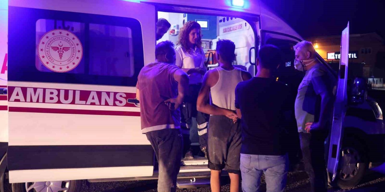 İplik fabrikasındaki yangına müdahale eden 2 işçi dumandan etkilendi