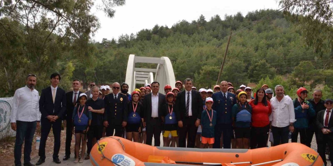 Kaymakam Yakuta, Rafting Eğitim Kampı’nda kanocularla buluştu